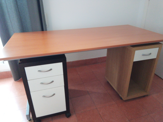 Mesa Escritorio de oficina IKEA con dos cajoneras de segunda mano ... Mesa Escritorio de oficina IKEA con dos cajoneras de segunda mano ...