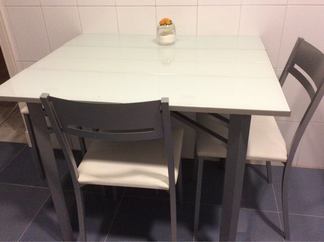 Conjunto mesa y sillas cocina de segunda mano por 140 € en Sevilla ... Conjunto mesa y sillas cocina de segunda mano por 140 € en Sevilla ...