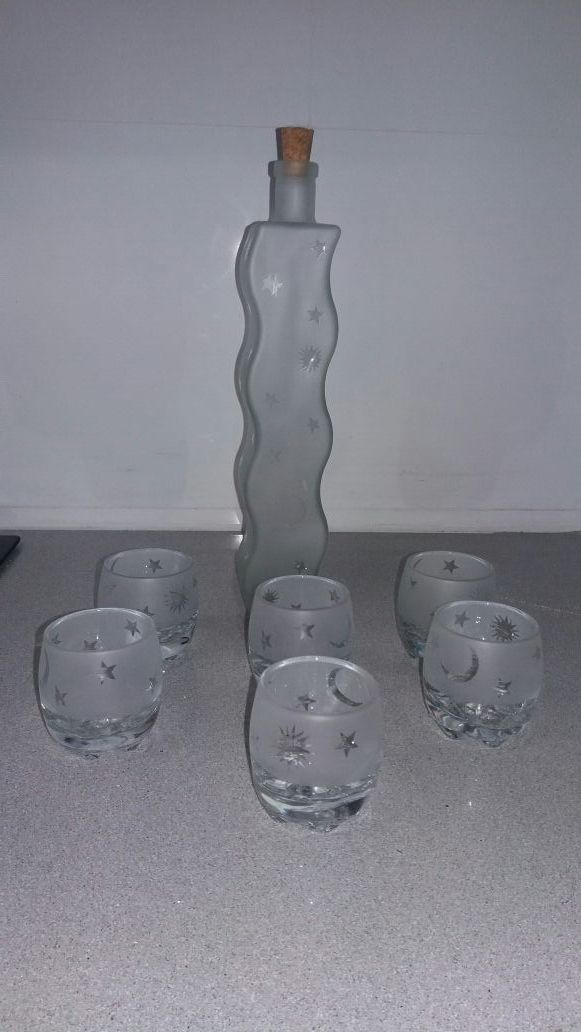 CONJUNTO BOTELLA Y VASOS