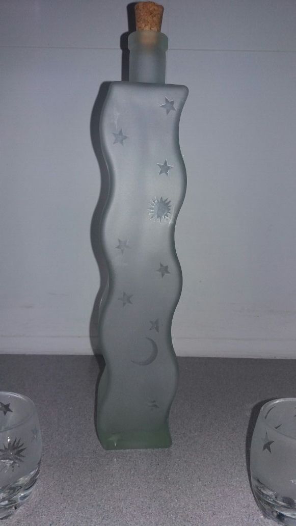 CONJUNTO BOTELLA Y VASOS