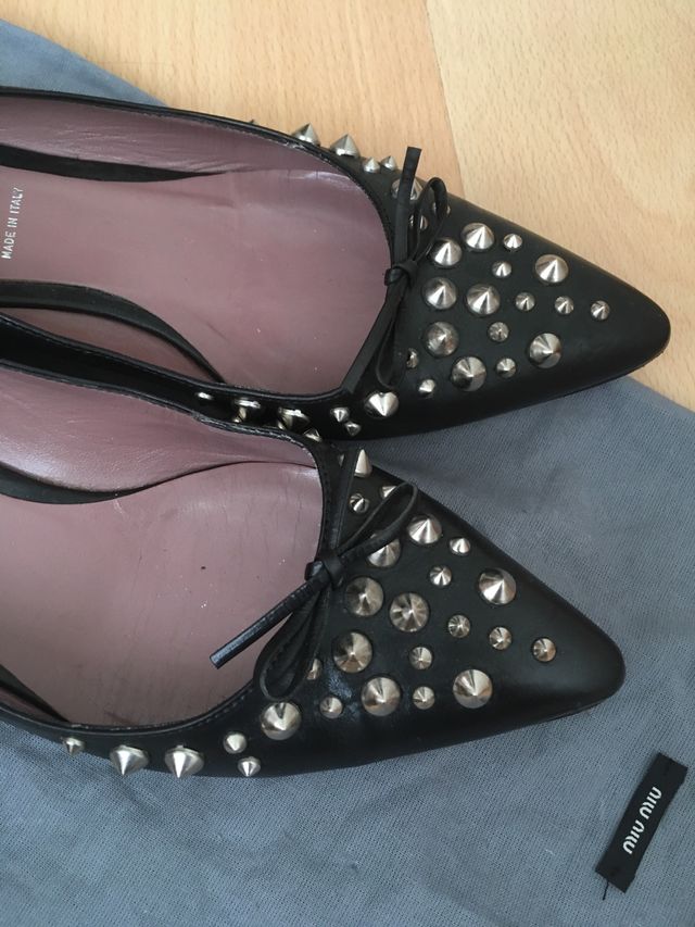 Zapatos MiuMiu piel y tachuelas