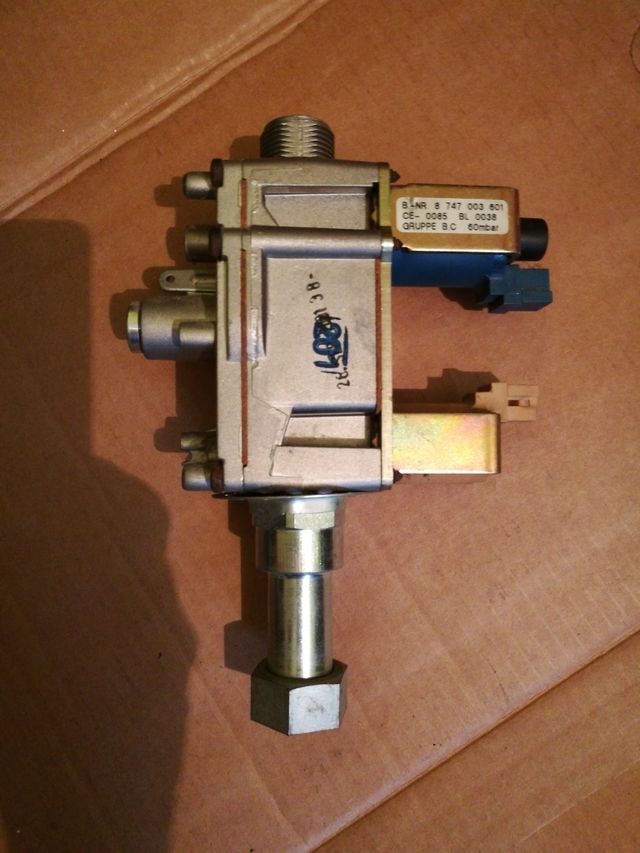 Válvula de gas caldera Junkers de segunda mano en Madrid en WALLAPOP Válvula de gas caldera Junkers de segunda mano en Madrid en WALLAPOP