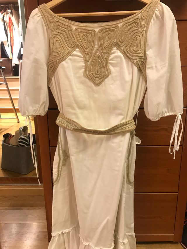 Vestido blanco de Intropia.36