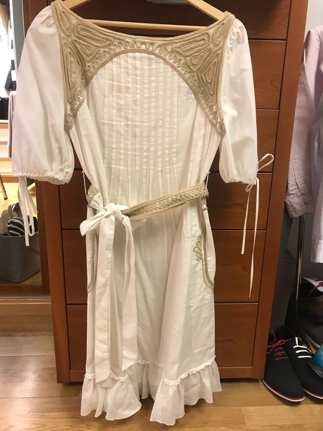 Vestido blanco de Intropia.36