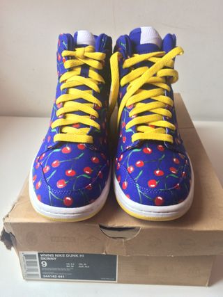 ZAPATILLAS NIKE de segunda mano por 80 EUR en Valladolid en WALLAPOP