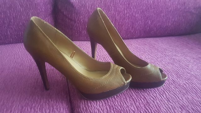 zapatos marrones