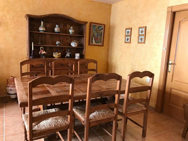Mueble con mesa y sillas de comedor rustico. de segunda mano por 490 ... Mueble con mesa y sillas de comedor rustico. de segunda mano por 490 ...