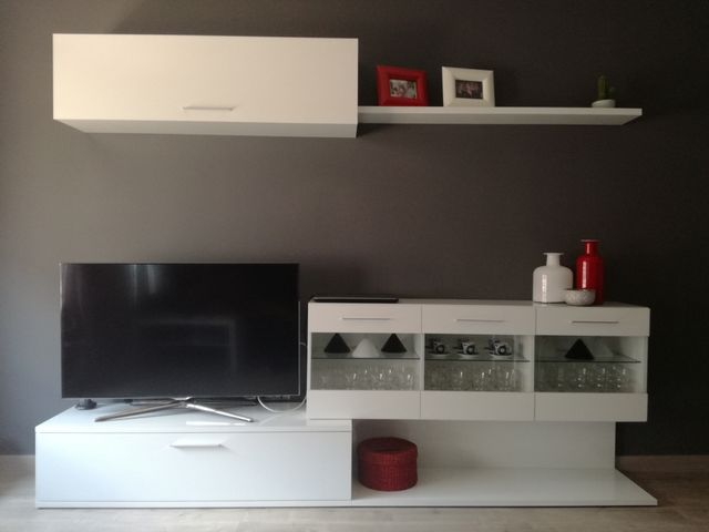 Mueble comedor blanco con LED de segunda mano por 120 € en Terrassa ... Mueble comedor blanco con LED de segunda mano por 120 € en Terrassa ...