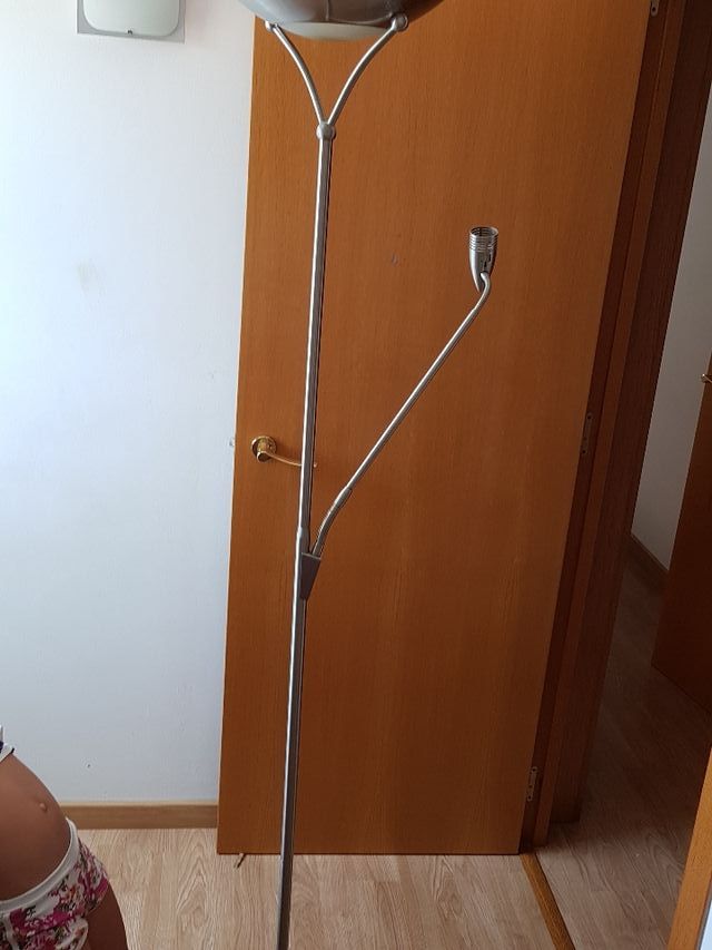 Lámpara de pie para comedor de segunda mano por 20 € en La Papiola ... Lámpara de pie para comedor de segunda mano por 20 € en La Papiola ...