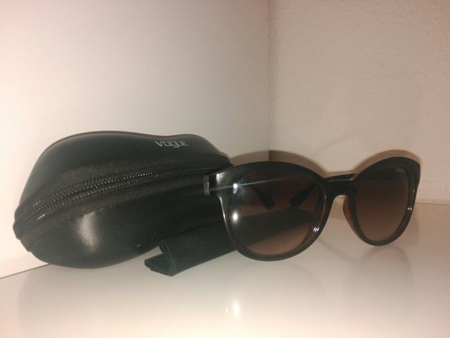 Gafas de sol Vogue con muy poco uso #gafas #sol