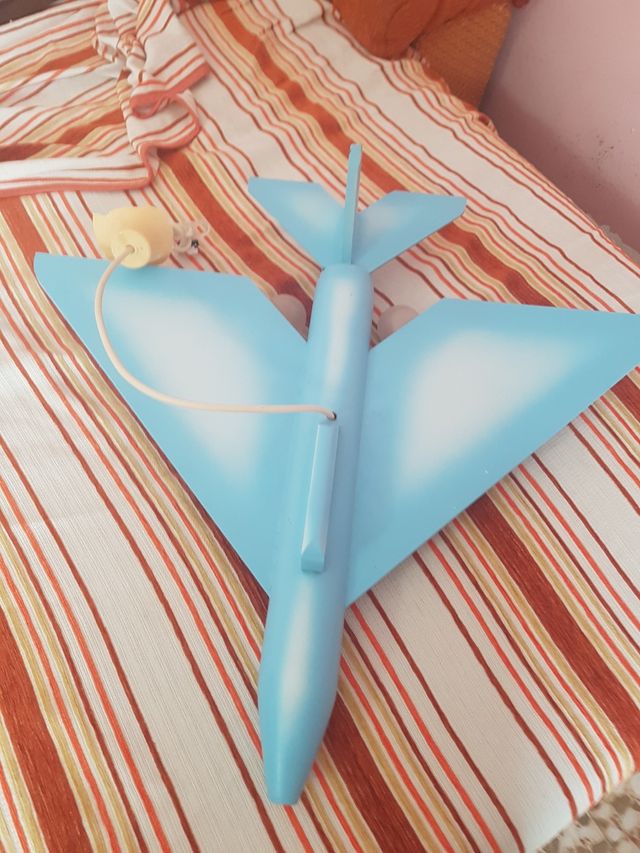 lámpara avión muy bonita
