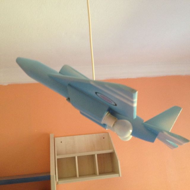lámpara avión muy bonita