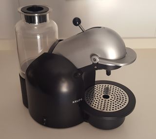 Cafetera NESPRESSO Krups FNA 141 de segunda mano por 25 EUR en Tudela en  WALLAPOP