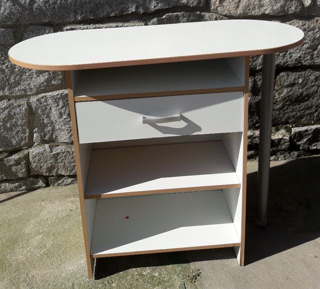 Mesa auxiliar cocina de segunda mano por 25 € en Alpedrete en WALLAPOP Mesa auxiliar cocina de segunda mano por 25 € en Alpedrete en WALLAPOP