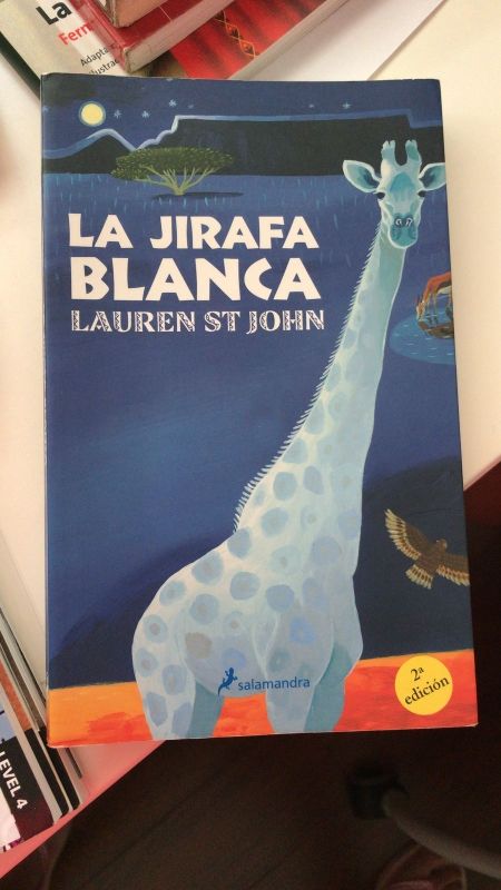 Libro lectura. La jirafa blanca