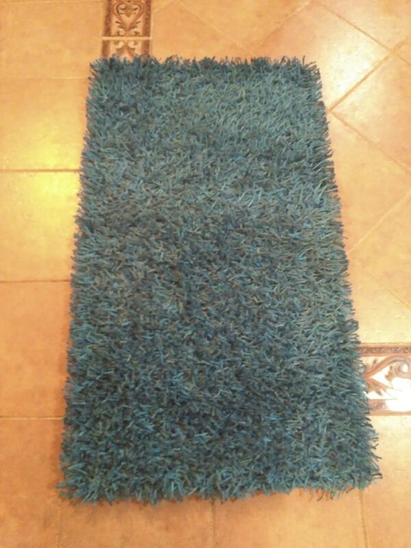 Alfombra de dormitorio, de color azul. de segunda mano por 15 € en