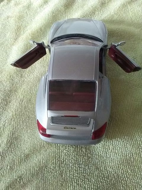 porche carrera 911. burago scala 1/24