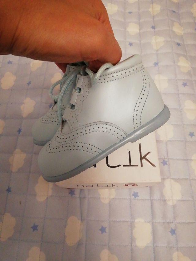 Botitas Gales de piel en color celeste