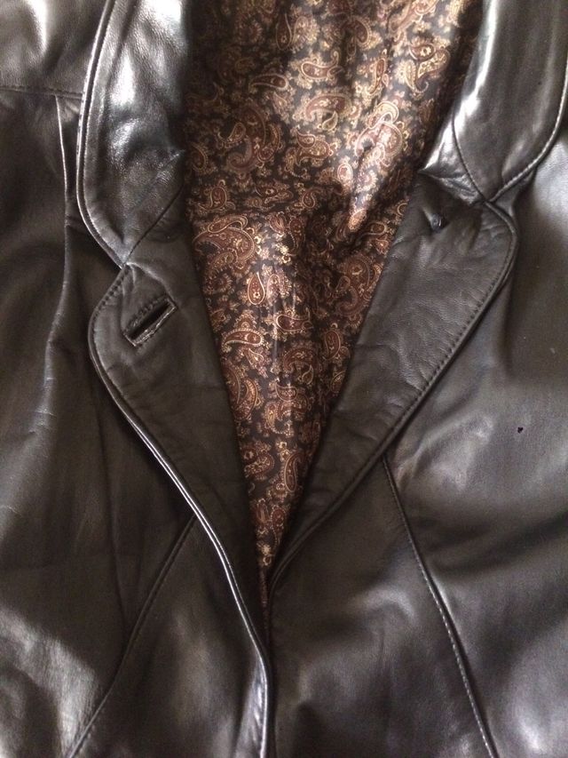 Chaqueta negra  de piel