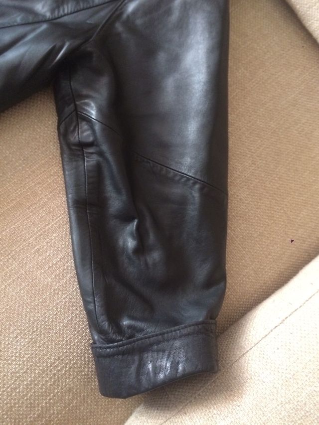 Chaqueta negra  de piel