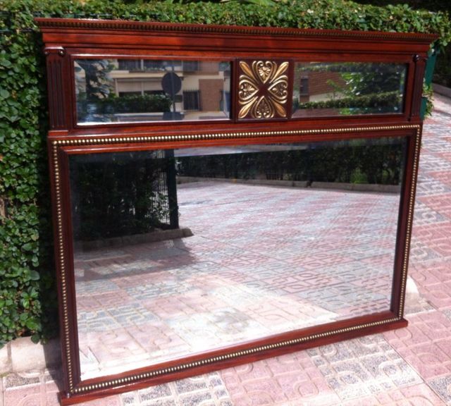 Espejo de madera gran calidad.