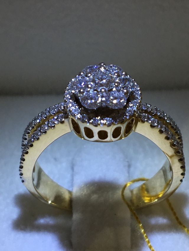 Anillo con diamantes