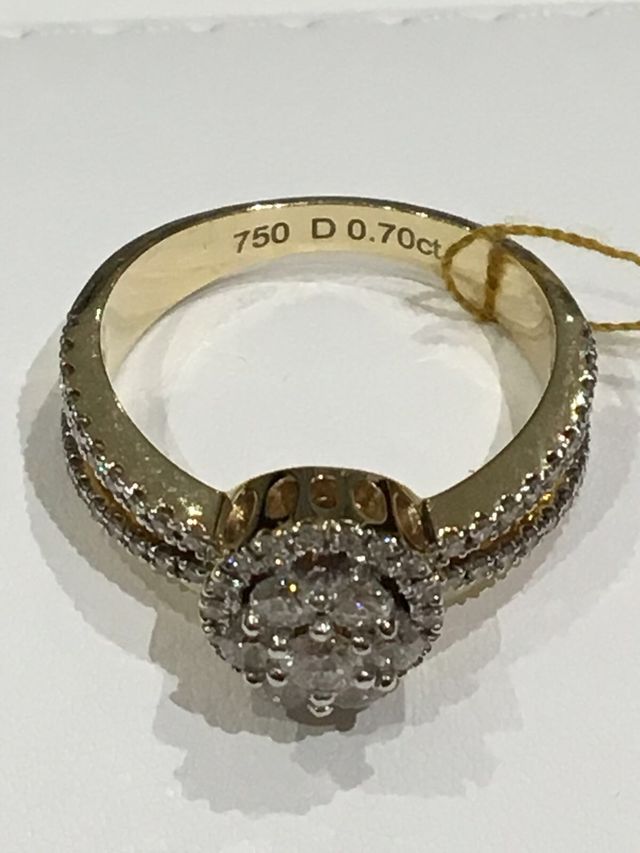 Anillo con diamantes