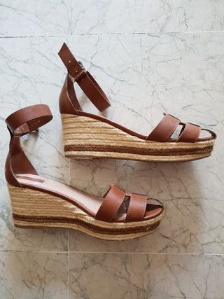 Cuñas cangrejeras Stradivarius de segunda mano por 10 EUR en Córdoba en  WALLAPOP