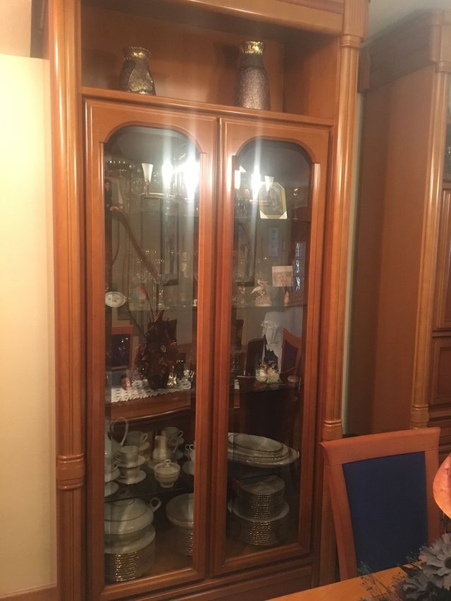 Vitrina comedor de segunda mano por 250 € en Barrio del Progreso en ... Vitrina comedor de segunda mano por 250 € en Barrio del Progreso en ...