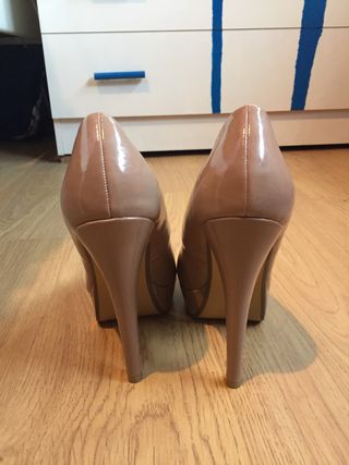 Tacones color carne (nude) 39 de segunda mano por 14 EUR en Taradell en  WALLAPOP
