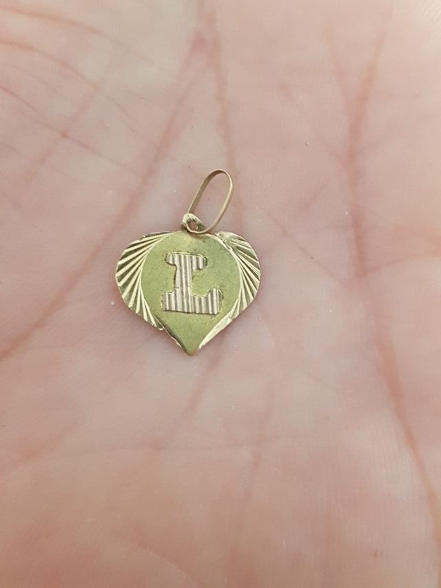 colgante oro corazon letra L