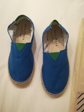 Alpargatas niño. Talla 34. SCALPERS. NUEVAS. de segunda mano por 20 EUR en  Santander en WALLAPOP