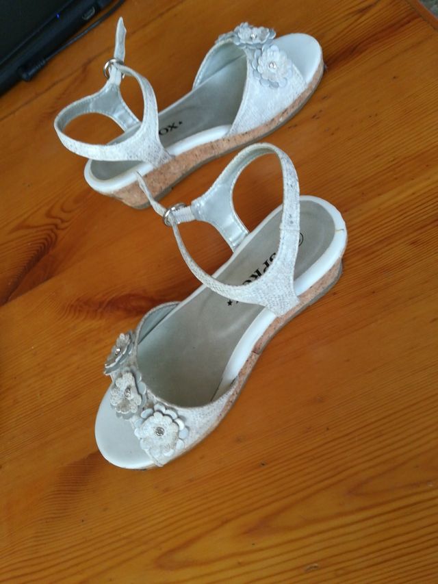 sandalias nuevas niña 30 con cuña