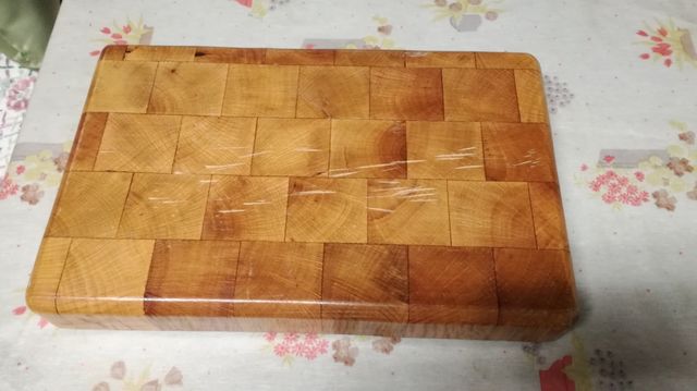 Tabla de madera para cortar de segunda mano por 10 € en Alcampell en