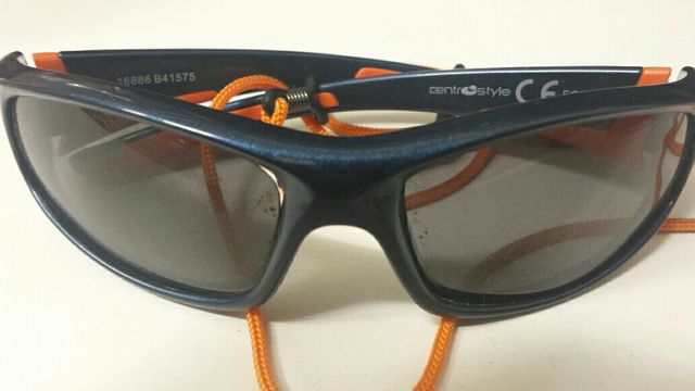 Gafas de sol de niño. Hasta 12 o 13 años. óptica.