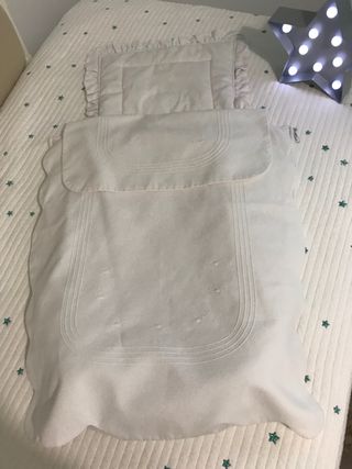 Saco capazo con colcha de segunda mano por 25 € en Badajoz Colcha capazo de segunda mano en Badajoz en WALLAPOP