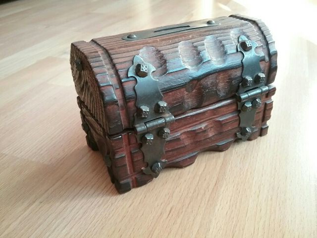 Baúl hucha de madera