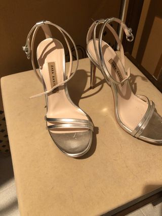 REBAJA sandalias tacon plata zara de segunda mano por 17 EUR en Oviedo en  WALLAPOP