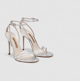 REBAJA sandalias tacon plata zara de segunda mano por 17 EUR en Oviedo en  WALLAPOP