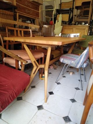 Mesa comedor nórdica de segunda mano en Madrid en WALLAPOP Mesa comedor nórdica de segunda mano en Madrid en WALLAPOP