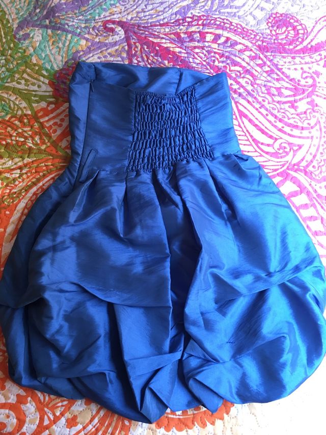 Vestido corto azul eléctrico palabra honor, globo