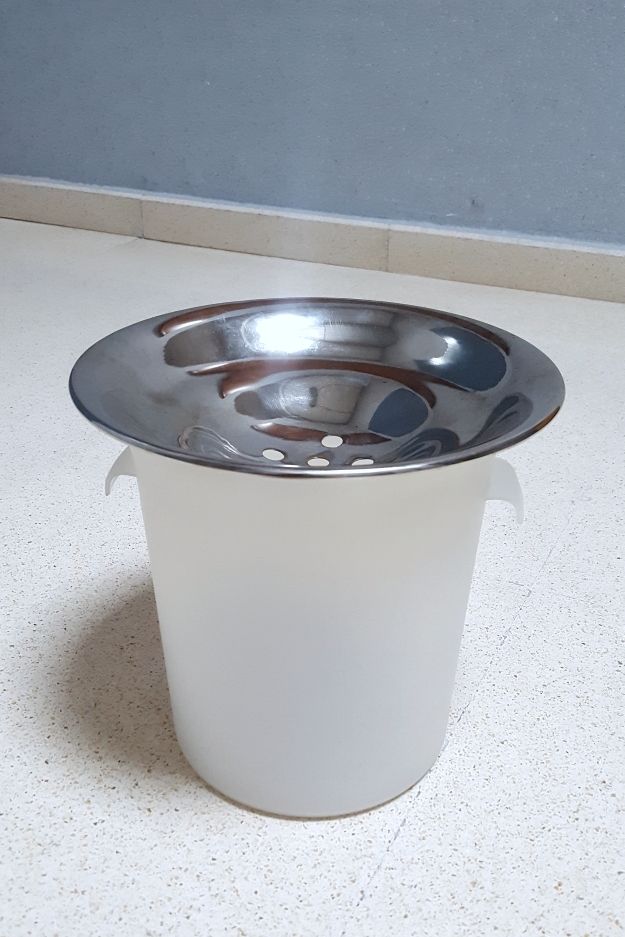 Escupidera plastico y platinum sumiller de segunda mano por 15 € en