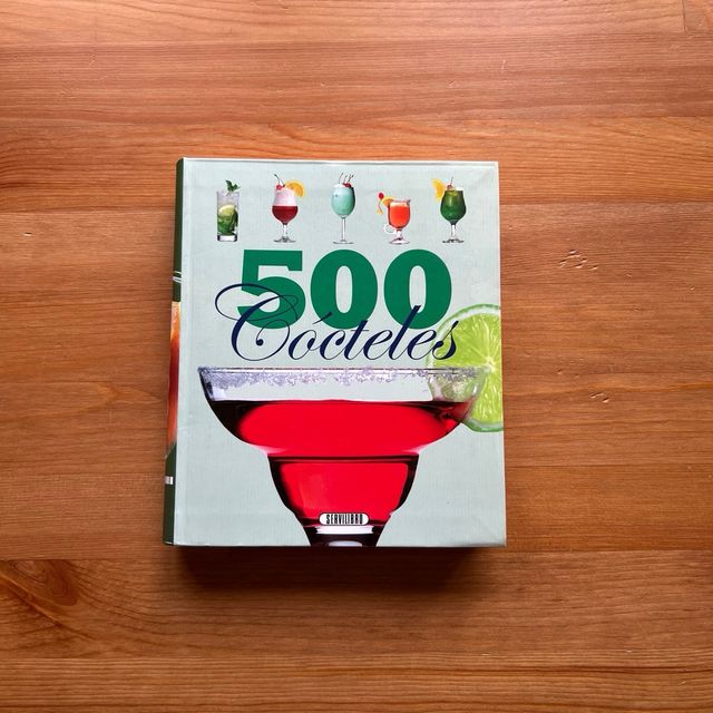 Libro con 500 cócteles
