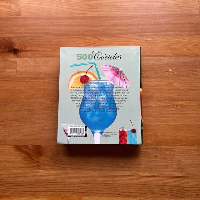 Libro con 500 cócteles