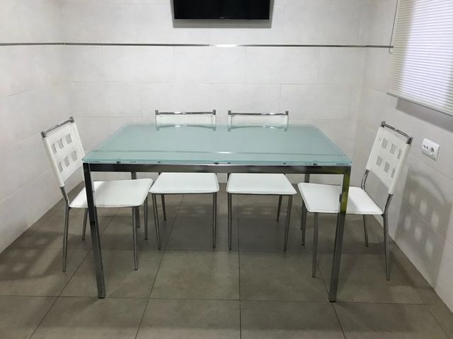 Mesa cocina cristal cromada de segunda mano por 180 € en Playa de ... Mesa cocina cristal cromada de segunda mano por 180 € en Playa de ...