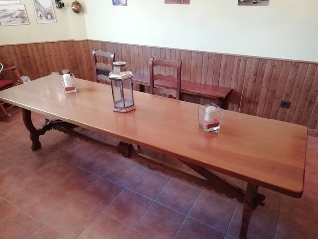 Mesa de madera de pino