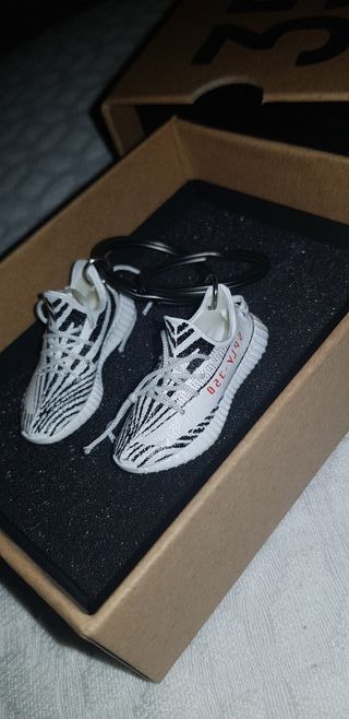 llavero yeezy zebra llavero yeezy zebra