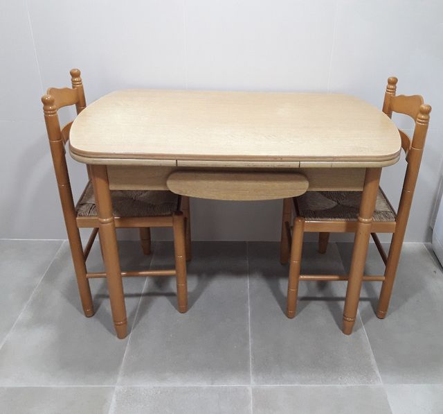 Mesa extensible de cocina con 2 sillas de segunda mano por 50 € en ... Mesa extensible de cocina con 2 sillas de segunda mano por 50 € en ...