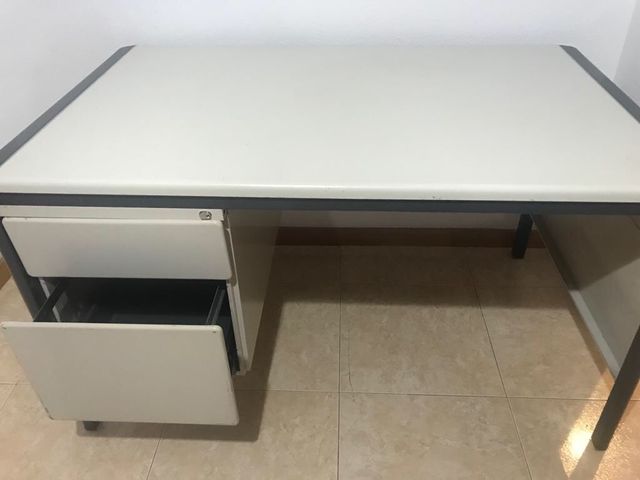 Mesa oficina mesa auxiliar de segunda mano por 100 € en Alicante en ... Mesa oficina mesa auxiliar de segunda mano por 100 € en Alicante en ...
