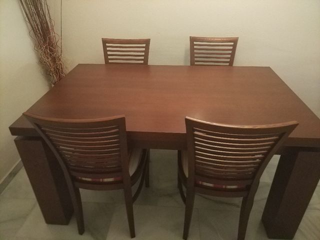 Mesa y sillas de comedor de castaño de segunda mano por 400 € en ... Mesa y sillas de comedor de castaño de segunda mano por 400 € en ...